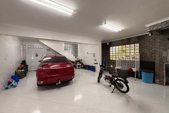 Garagem de casa à venda com 4 quartos, 323m² em Cidade São Jorge, Santo André