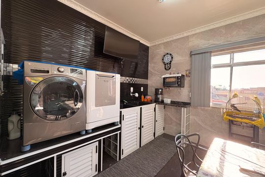 Lavanderia de casa à venda com 4 quartos, 323m² em Cidade São Jorge, Santo André