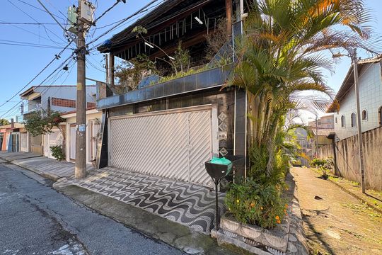 Fachada de casa à venda com 4 quartos, 323m² em Cidade São Jorge, Santo André