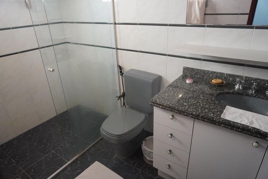 Banheiro da Suíte 4 de casa de condomínio à venda com 5 quartos, 380m² em Alphaville, Santana de Parnaíba