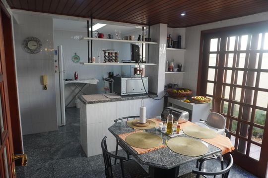 Cozinha de casa de condomínio à venda com 5 quartos, 380m² em Alphaville, Santana de Parnaíba