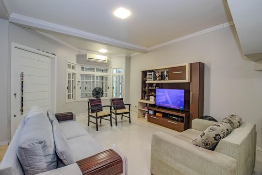 Casa à venda com 4 quartos, 201m² em Sarandi, Porto Alegre