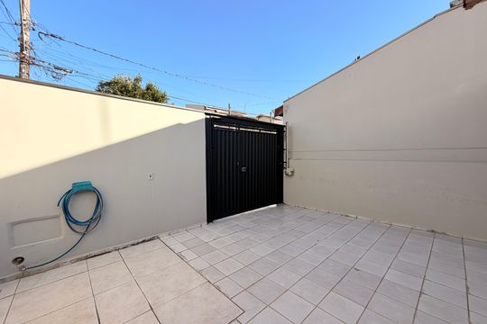 Garagem de casa à venda com 2 quartos, 123m² em Parque Residencial Almerinda Chaves, Jundiaí