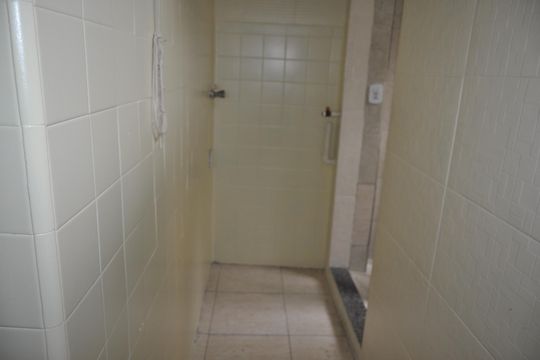 Banheiro de apartamento para alugar com 2 quartos, 56m² em Abolição, Rio de Janeiro