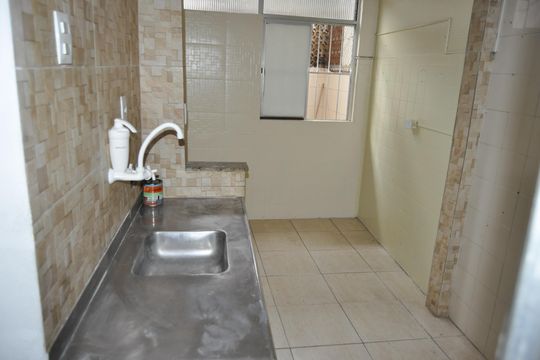 Cozinha de apartamento para alugar com 2 quartos, 56m² em Abolição, Rio de Janeiro