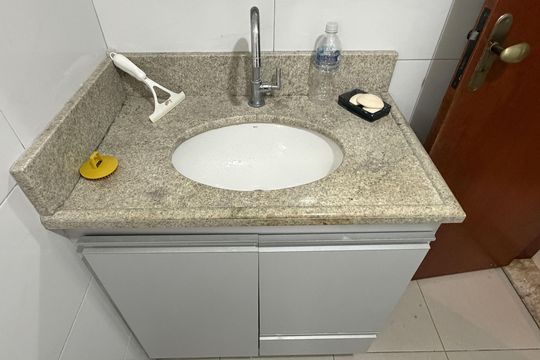 Banheiro de apartamento para alugar com 3 quartos, 90m² em Boqueirão, Santos