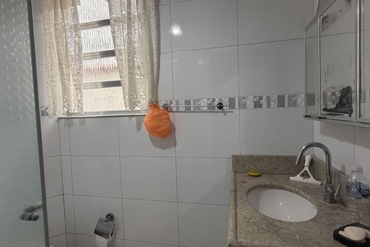 Banheiro de apartamento para alugar com 3 quartos, 90m² em Boqueirão, Santos
