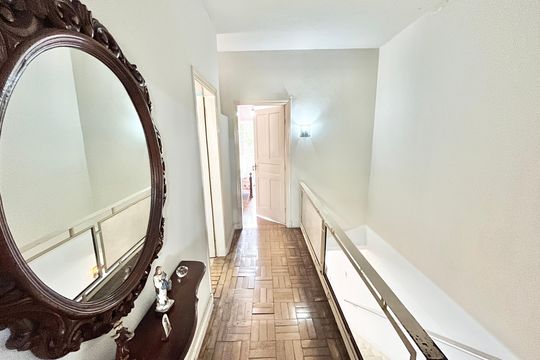 Corredor de casa à venda com 2 quartos, 180m² em Jardim São Paulo, São Paulo