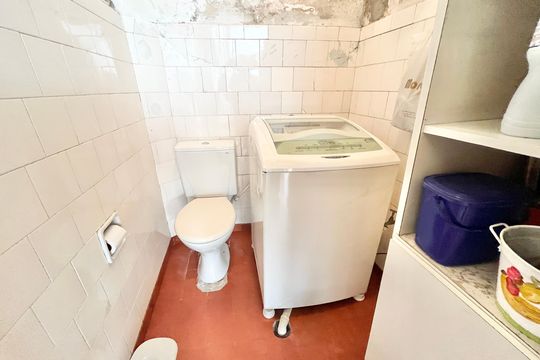 Banheiro de serviço de casa à venda com 2 quartos, 180m² em Jardim São Paulo, São Paulo