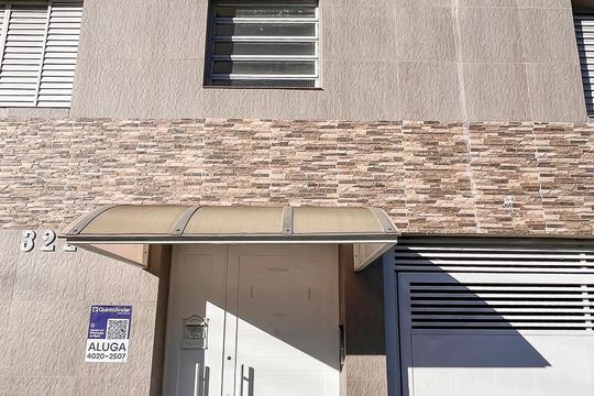 Fachada + plaquinha de apartamento para alugar com 1 quarto, 44m² em Cerâmica, São Caetano do Sul