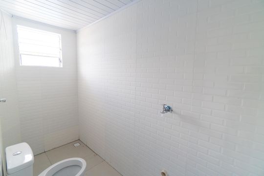 Banheiro de kitnet/studio para alugar com 1 quarto, 26m² em Vila do Encontro, São Paulo