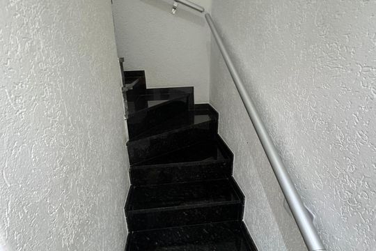 escada de casa de condomínio para alugar com 2 quartos, 72m² em Vila Ré, São Paulo