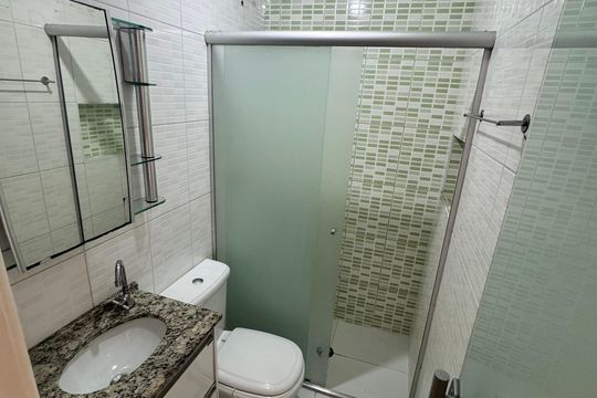 Banheiro de casa de condomínio para alugar com 2 quartos, 72m² em Vila Ré, São Paulo