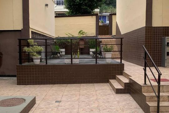 Entrada de apartamento para alugar com 2 quartos, 50m² em Praça Seca, Rio de Janeiro