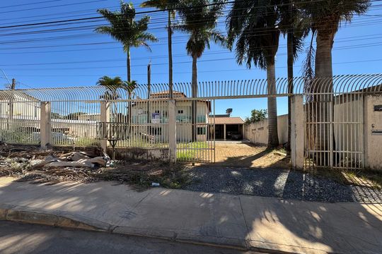 Fachada de casa para alugar com 5 quartos, 964m² em Colônia Agrícola Samambaia, Brasília