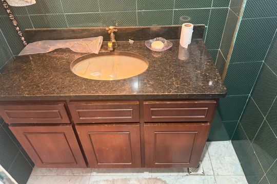 Lavabo de apartamento para alugar com 4 quartos, 220m² em Gonzaga, Santos