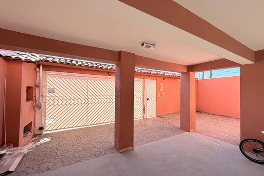 Garagem de casa à venda com 3 quartos, 186m² em Vila Aparecida, Jundiaí