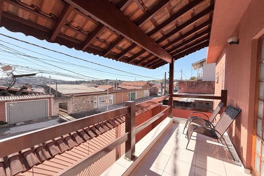 Sacada de casa à venda com 3 quartos, 186m² em Vila Aparecida, Jundiaí