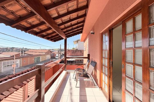 Sacada de casa à venda com 3 quartos, 186m² em Vila Aparecida, Jundiaí