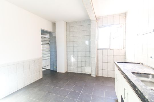 Cozinha de casa para alugar com 2 quartos, 250m² em Jardim das Oliveiras, São Paulo