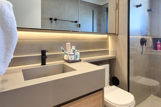 Banheiro da Suíte 1 de apartamento à venda com 2 quartos, 122m² em Indianópolis, São Paulo
