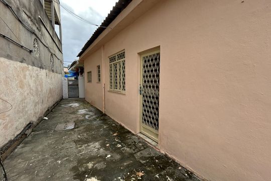 Fachada de casa para alugar com 1 quarto, 38m² em Pavuna, Nilópolis