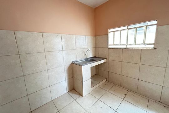 Cozinha de casa para alugar com 1 quarto, 38m² em Pavuna, Nilópolis