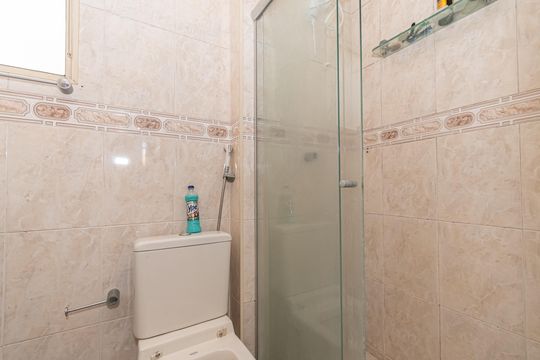 Banheiro de casa de condomínio para alugar com 2 quartos, 78m² em Parque Villa Flores, Sumaré