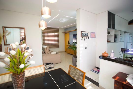 Sala de apartamento à venda com 3 quartos, 90m² em Jardim Industrial, Contagem