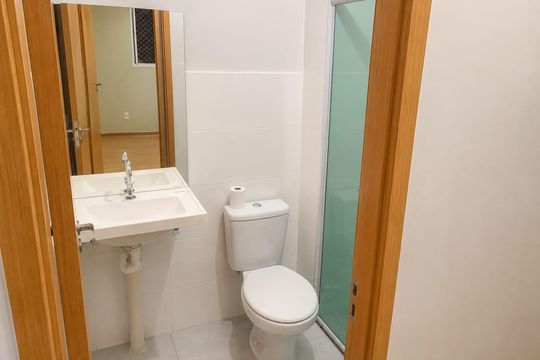 Banheiro de apartamento para alugar com 2 quartos, 55m² em Chácara São Pedro, Aparecida de Goiânia