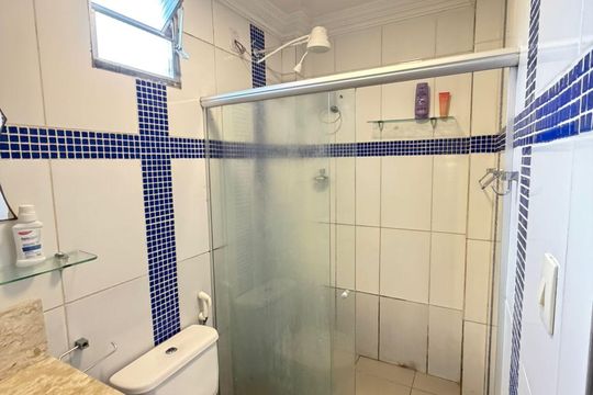 Banheiro de apartamento para alugar com 2 quartos, 75m² em Pernambués, Salvador