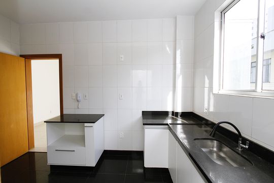 Cozinha de apartamento para alugar com 3 quartos, 93m² em Estoril, Belo Horizonte