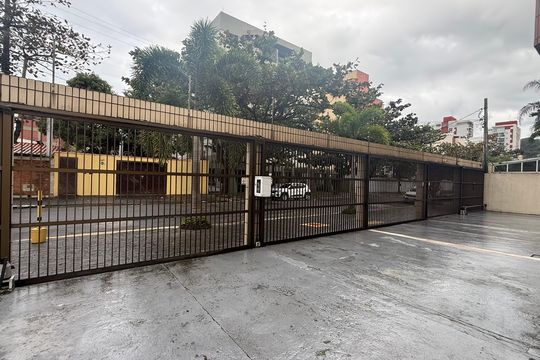 Fachada de apartamento para alugar com 2 quartos, 80m² em Vila Julia, Guarujá