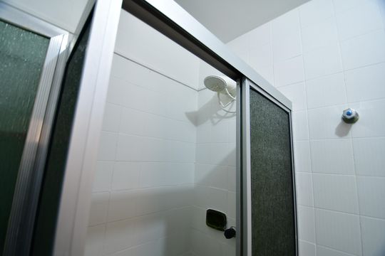 Banheiro social de apartamento para alugar com 2 quartos, 70m² em Vila Angelino Rossi, Campinas