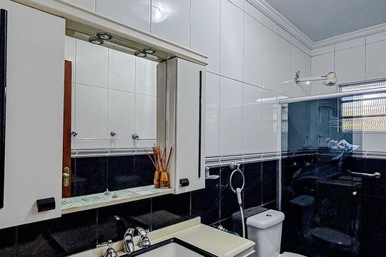 Banheiro da Suíte 1 de casa para alugar com 3 quartos, 308m² em Vila Sao Geraldo, São Paulo