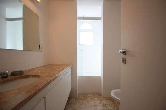 Banheiro da Suíte 2 de apartamento à venda com 4 quartos, 210m² em Real Parque, São Paulo