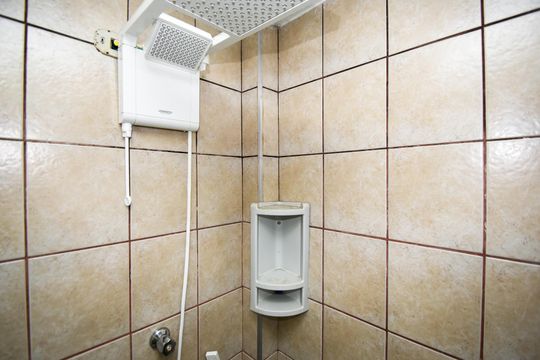 banheiro de apartamento para alugar com 1 quarto, 40m² em Pinheiros, São Paulo