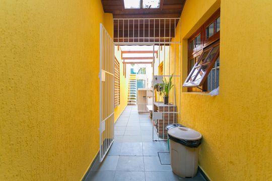 Corredor Externo de casa para alugar com 3 quartos, 190m² em Jardim Norma, São Paulo
