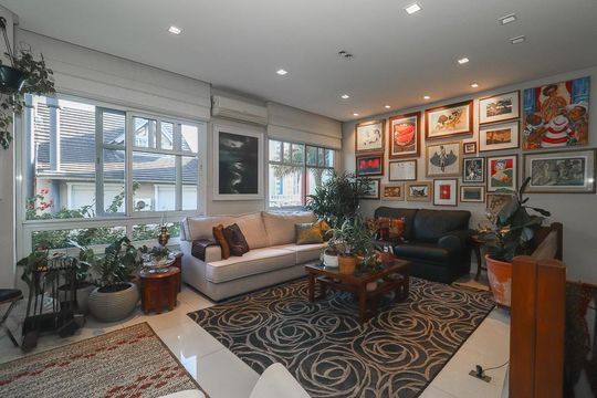 Sala de casa de condomínio à venda com 3 quartos, 218m² em Jardim Carvalho, Porto Alegre