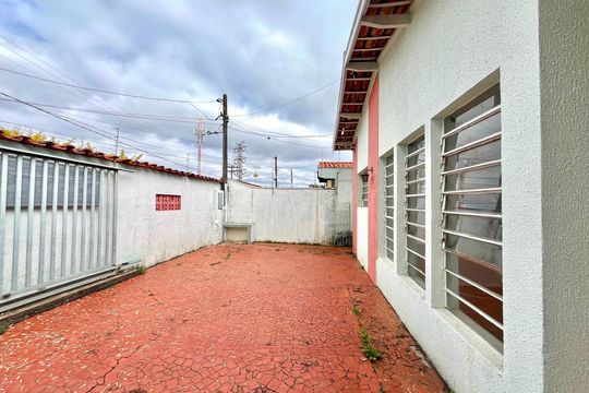 Fachada de casa à venda com 3 quartos, 130m² em Chácara da Barra, Campinas