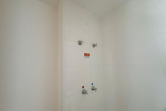 Banheiro de apartamento para alugar com 2 quartos, 37m² em Vila Nova Bonsucesso, Guarulhos
