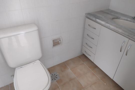Banheiro de apartamento para alugar com 2 quartos, 75m² em Cristal, Porto Alegre