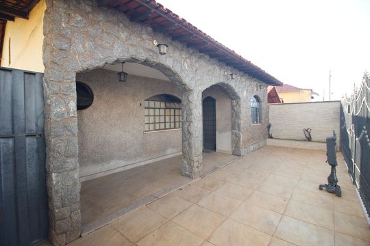 Quintal de casa à venda com 2 quartos, 374m² em Milionários, Belo Horizonte