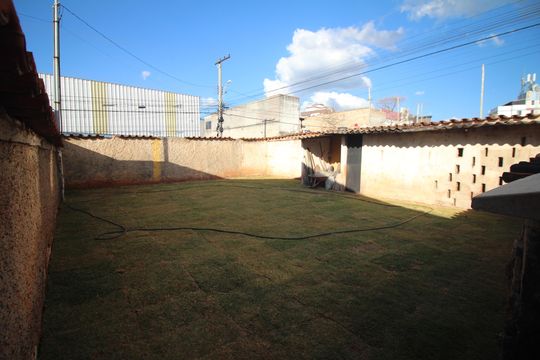 Quintal de casa à venda com 2 quartos, 374m² em Milionários, Belo Horizonte
