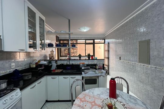 Cozinha de casa para alugar com 7 quartos, 514m² em Castelo, Belo Horizonte