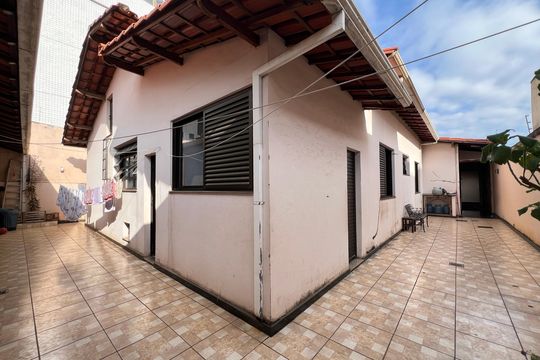 Quintal de casa para alugar com 7 quartos, 514m² em Castelo, Belo Horizonte