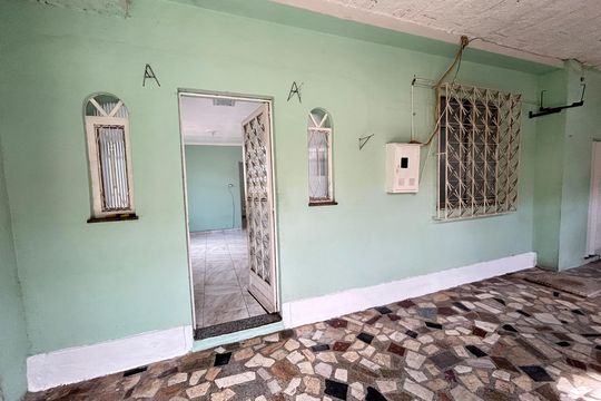 Varanda/garagem de casa para alugar com 2 quartos, 80m² em Guadalupe, Rio de Janeiro