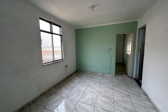 Sala de casa para alugar com 2 quartos, 80m² em Guadalupe, Rio de Janeiro