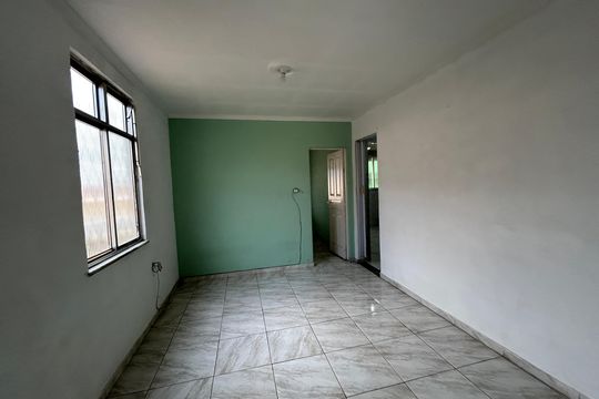 Sala de casa para alugar com 2 quartos, 80m² em Guadalupe, Rio de Janeiro
