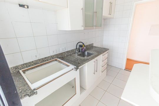 Cozinha de apartamento para alugar com 2 quartos, 55m² em Vila Bertioga, São Paulo